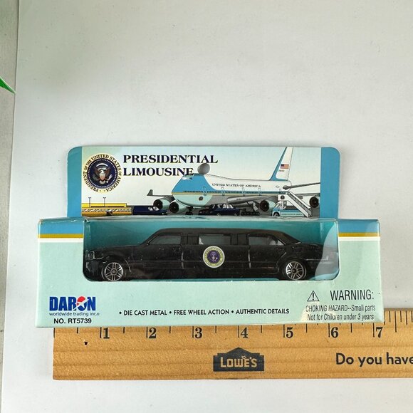 Daron Presidential Limousine Die Cast Model Car - Picture 3 of 3